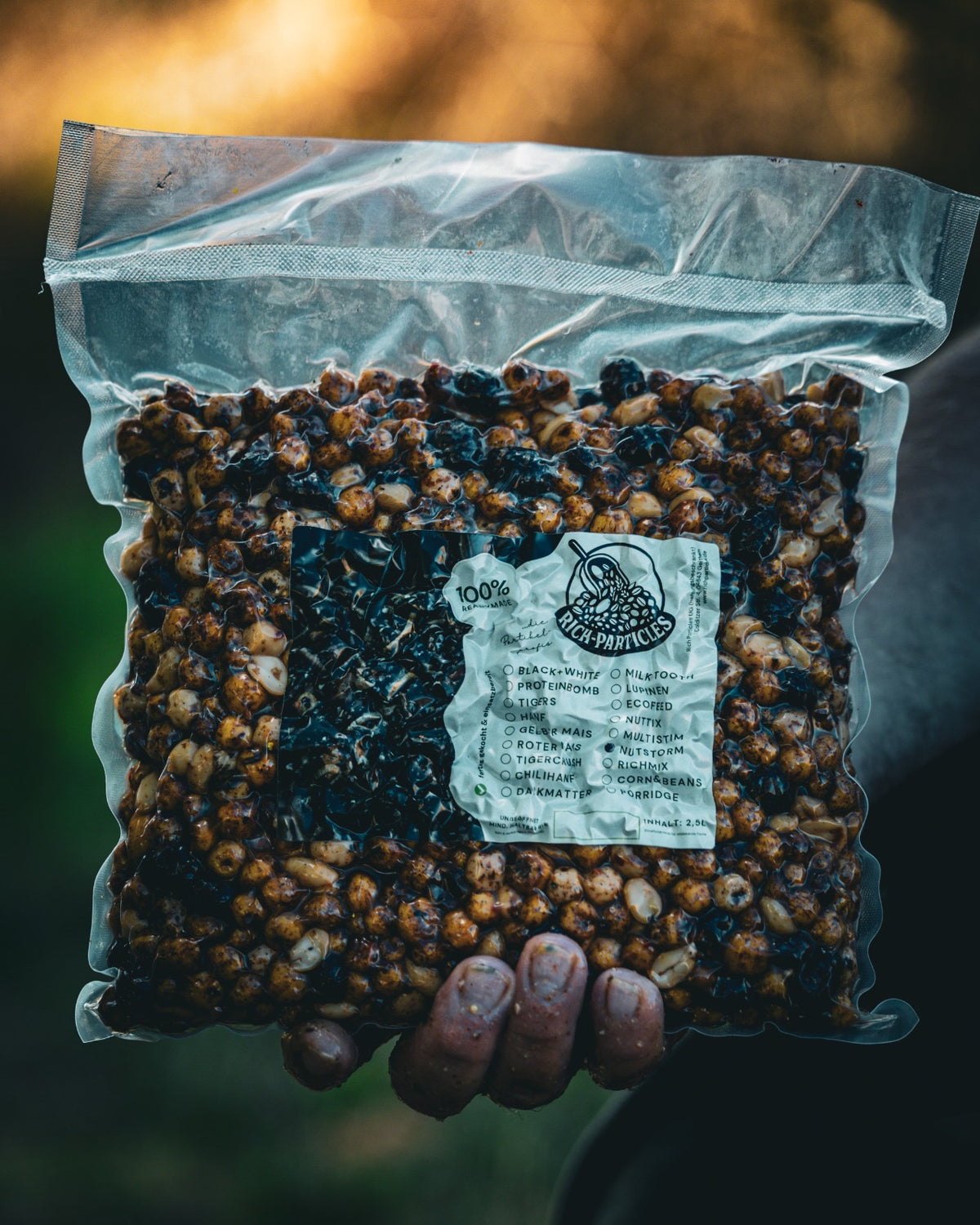 Hot Nutstorm - Premium Nussmix mit Erdnüssen, Chili und Black Pepper