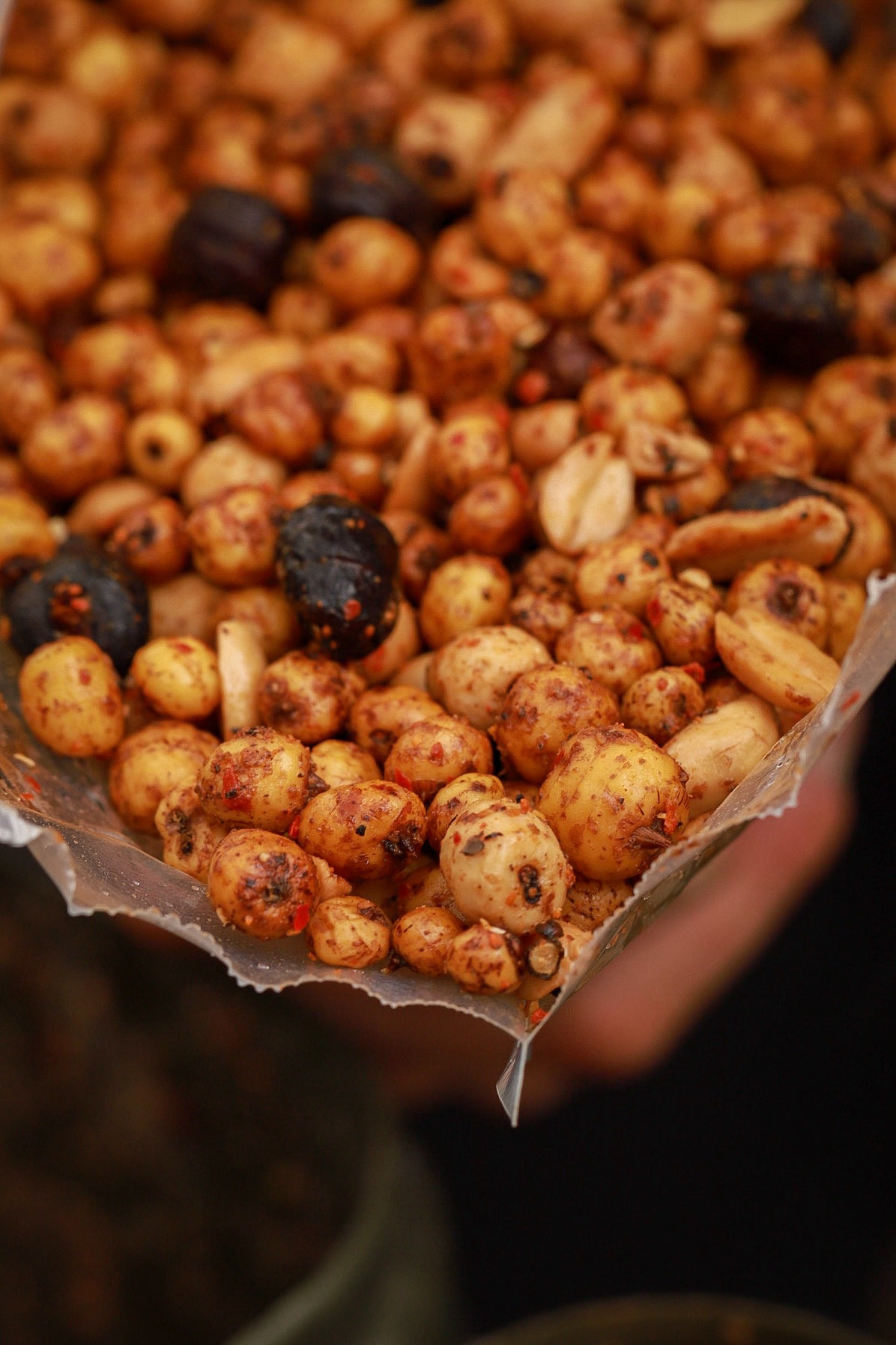 Hot Nutstorm - Premium Nussmix mit Erdnüssen, Chili und Black Pepper