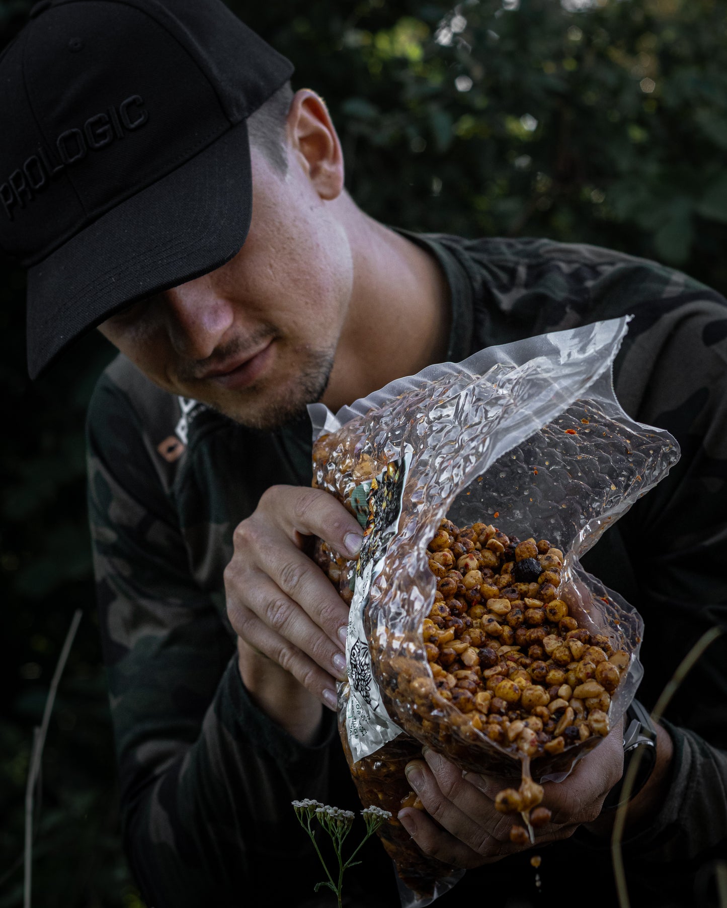 Hot Nutstorm - Premium Nussmix mit Erdnüssen, Chili und Black Pepper