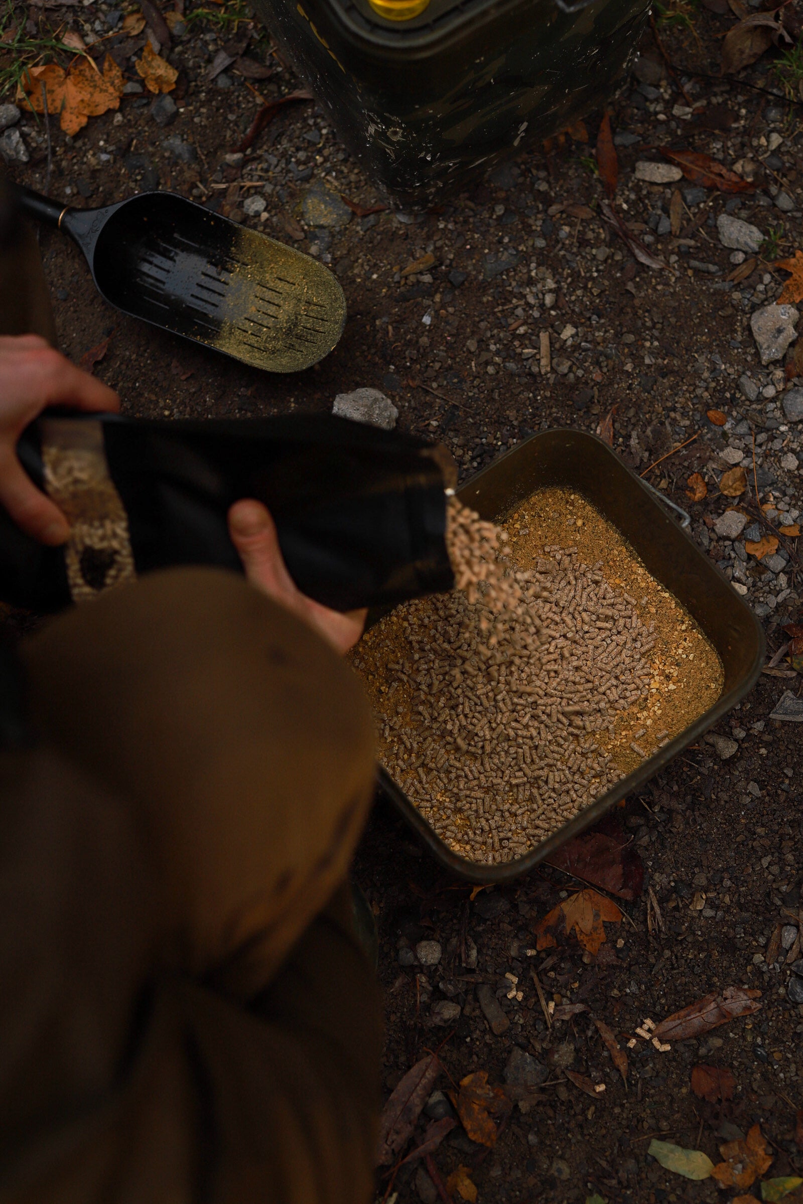 Cloudpowder, Pellets, Betainpellets, Stickmix, Maispellets, Baitschaufel, Futterschaufel 